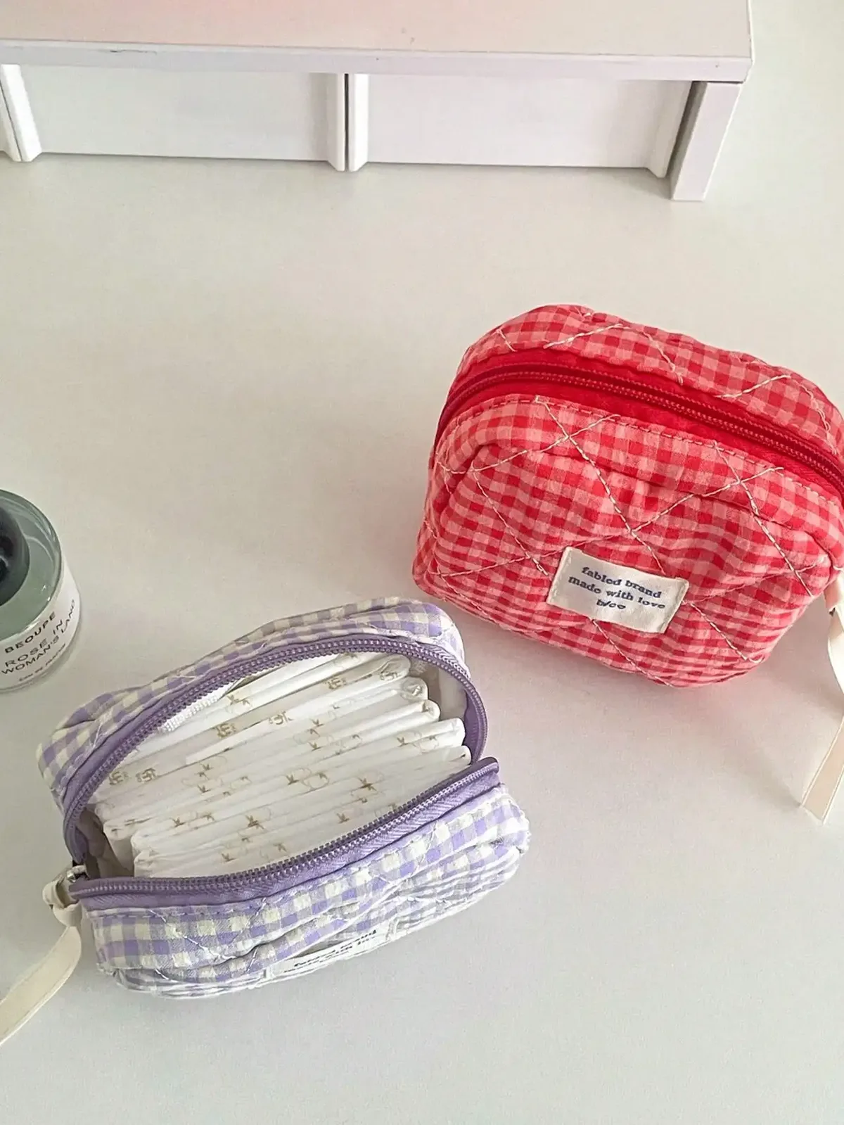 1 pièce/ensemble trousse de maquillage matelassée à carreaux en dentelle, trousse de maquillage portable multifonctionnelle, trousse de maquillage de rangement de voyage, trousse de maquillage à volants mignonne