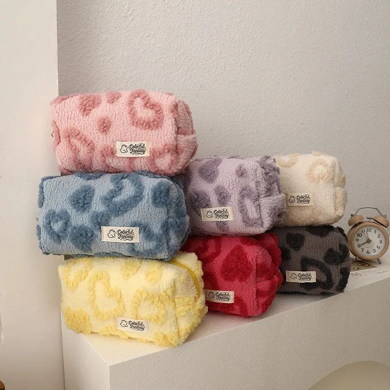 trousse de maquillage en peluche en forme de cœur, sac de rangement de voyage doux et portable, trousse à crayons pour étudiants