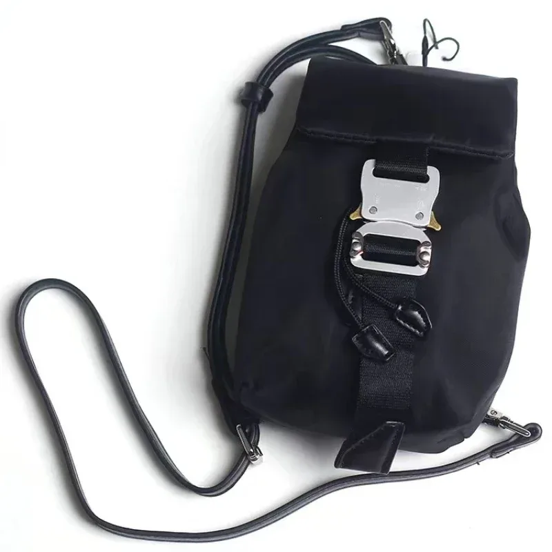 1017 nylon tissu sacs à dos haute rue à la mode hommes femmes voyage prise en métal lettre logo rossbody sac simple sac à dos