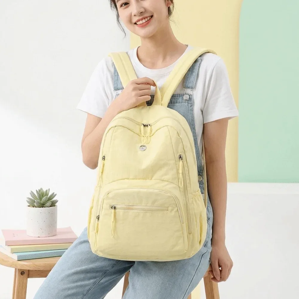 sac à dos minimaliste en nylon de grande capacité, léger, avec fermeture éclair sécurisée, sac à dos durable et imperméable pour l'école et l'utilisation quotidienne.