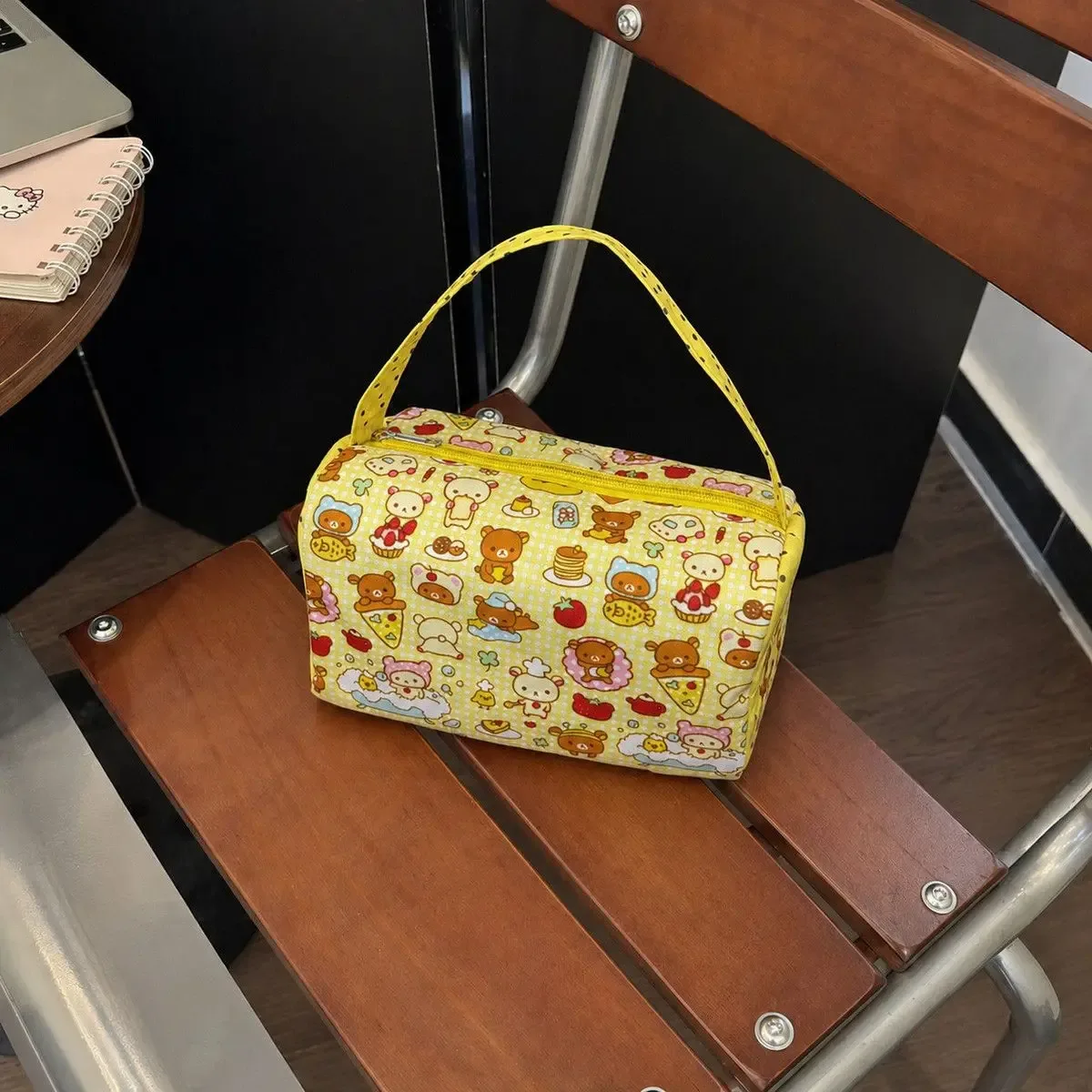 sac fourre-tout de dessin animé rilak-kuma korilak-kuma 2026, sac de maquillage portable de grande capacité, sac de rangement pour articles de toilette pour les trajets quotidiens et les voyages.