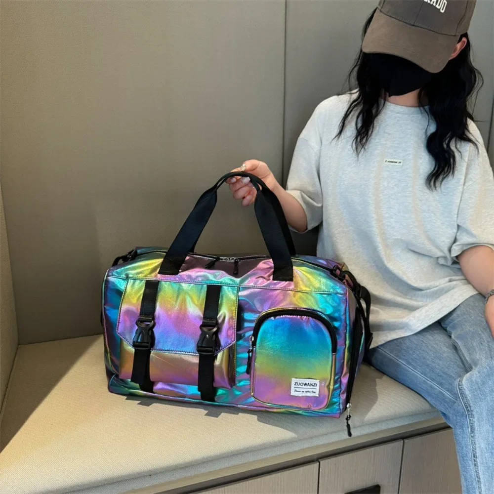 sac polochon holographique glamour – fourre-tout spacieux et élégant avec compartiment à chaussures pour les sacs de voyage sans effort pour les évasions du week-end