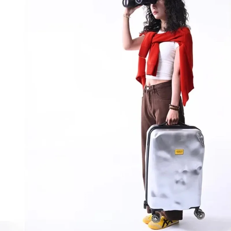 valise à roulettes, design créatif irrégulier et endommagé, tendance rétro, avec roue rotative de patinage, serrure tsa, matériau pc, nouvelle collection 2026
