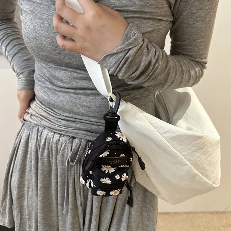 sac bandoulière mini pour femme, design tendance et original, en tissu, pour rouge à lèvres et écouteurs