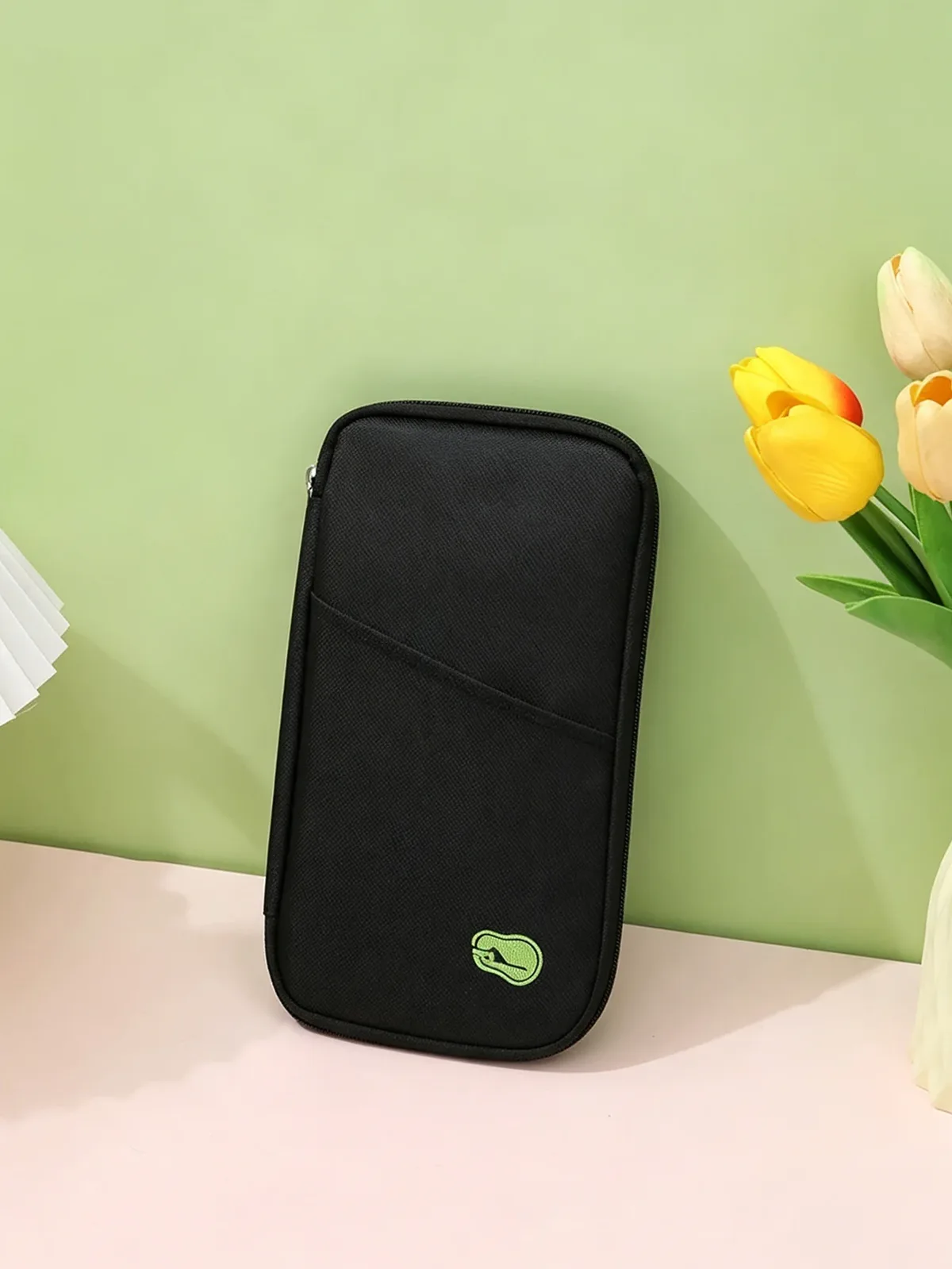 1 porte-passeport de voyage multifonctionnel avec fermeture éclair - comprend un compartiment pour argent liquide, carte d'identité, carte de crédit et téléphone.