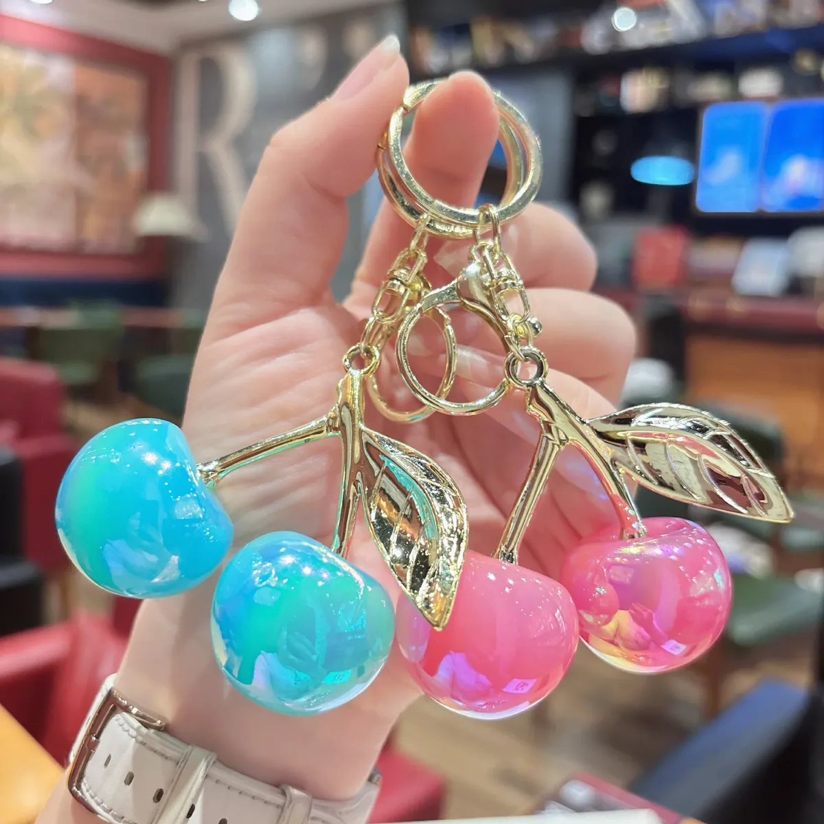 porte-clés en résine colorée en forme de cerise, pendentif mignon pour sac, accessoire de sac à dos haut de gamme pour fille