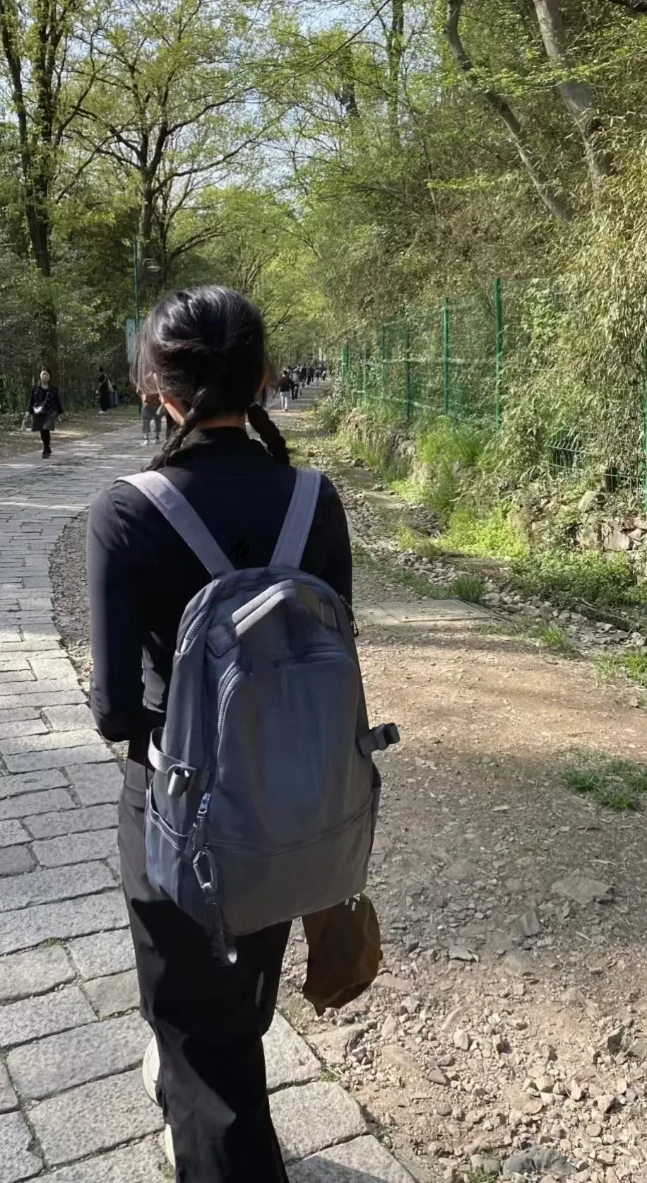 sac à dos minimaliste en nylon, sac à dos léger de grande capacité avec plusieurs compartiments pour les trajets quotidiens