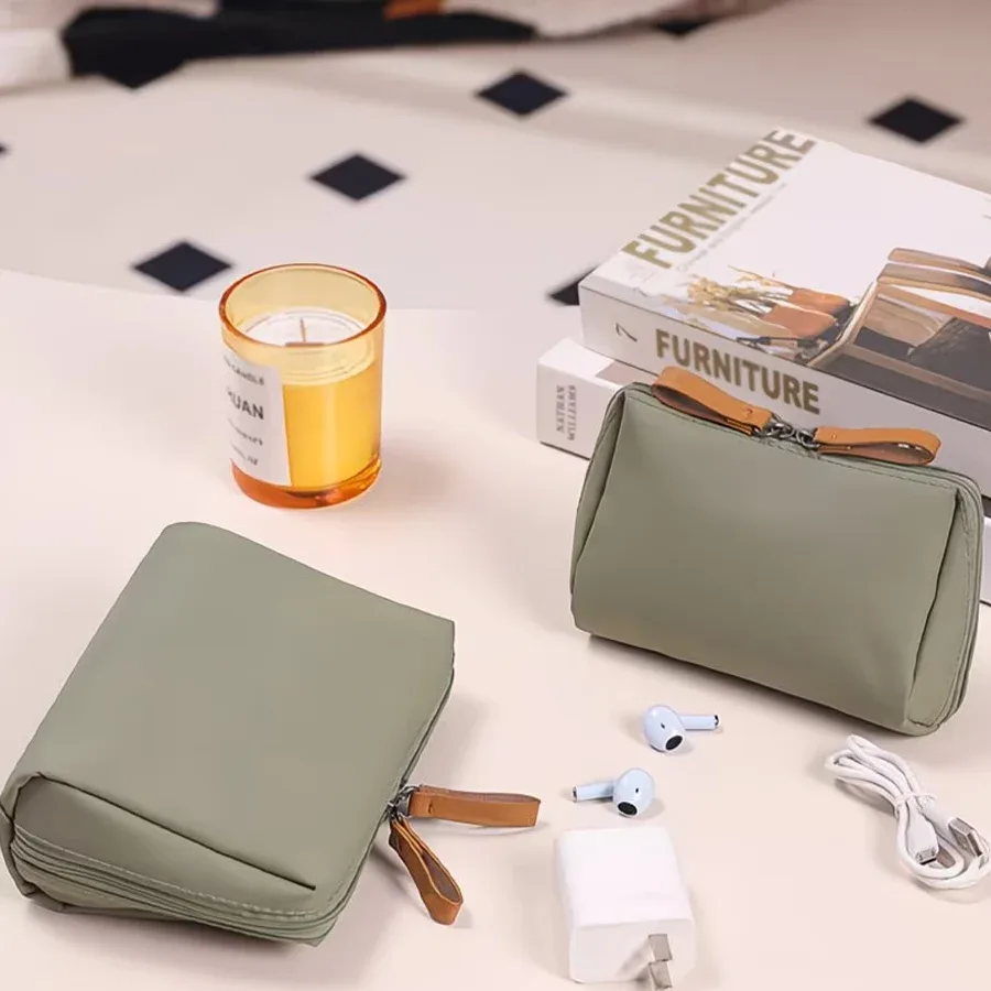sac de maquillage portable, sac de rangement pour les essentiels quotidiens, sac de rangement multifonctionnel pour hommes et femmes, porte-monnaie léger à fermeture éclair, adapté au rouge à lèvres, au téléphone portable, aux câbles de données et aux petits objets, idéal pour une utilisation quotidienne et l'organisation en voyage.