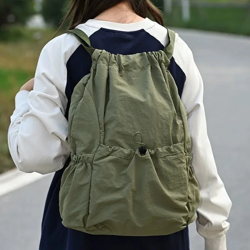 sac à dos léger et tendance avec cordon de serrage : sac de sport imperméable de grande capacité pour l'école, les livres, les activités de plein air, les voyages
