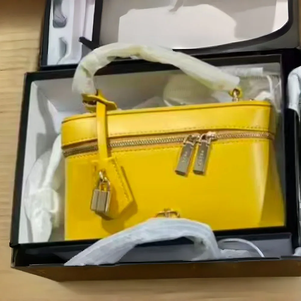 nouveau sac à main pedro 2026, simple et unique, polyvalent pour les trajets quotidiens, sac bandoulière, petit sac carré pour femmes.