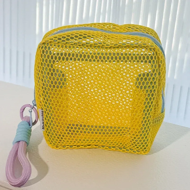 sac cosmétique coréen léger en maille 2026, sac de rangement carré portable avec fermeture éclair, sac de rangement polyvalent pour articles divers