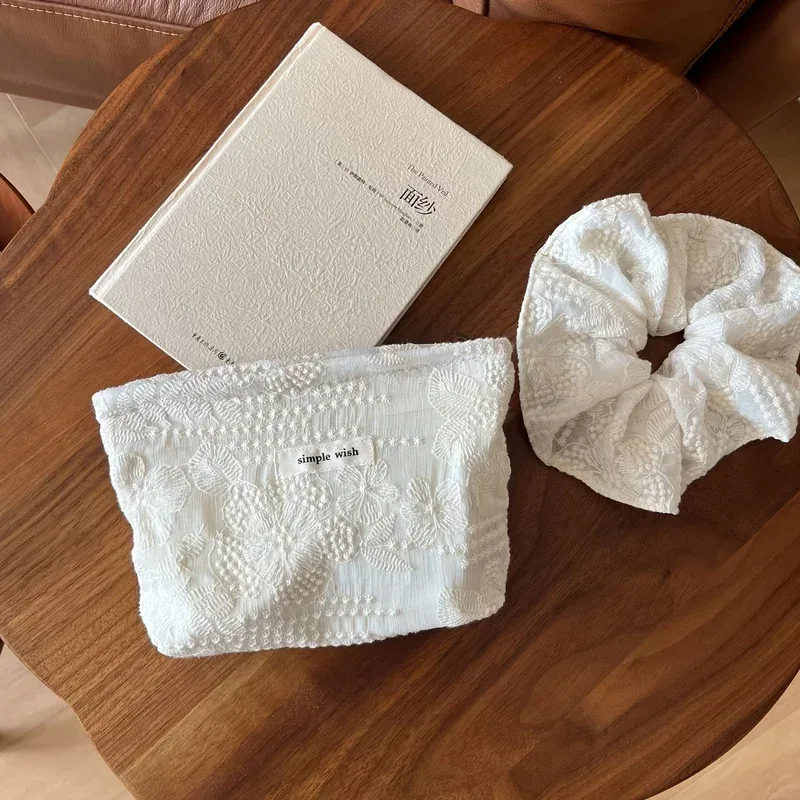 trousse de maquillage en dentelle française, pochette à cosmétiques blanche à fermeture éclair avec rangement pour écouteurs de rouge à lèvres, organisateur élégant cadeau ses 2 tailles