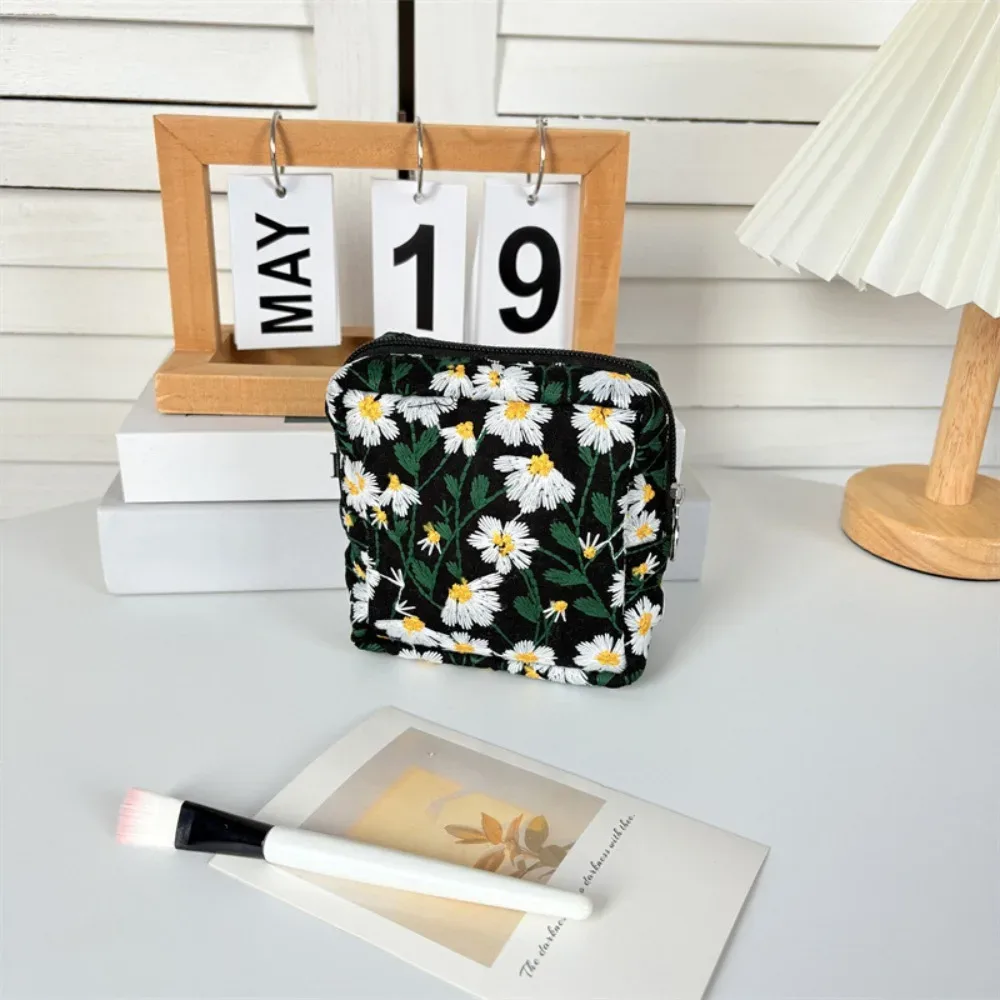 trousse de maquillage coréenne grande capacité anti-poussière brodé style marguerite ins portable organisateur d'articles divers pour femme