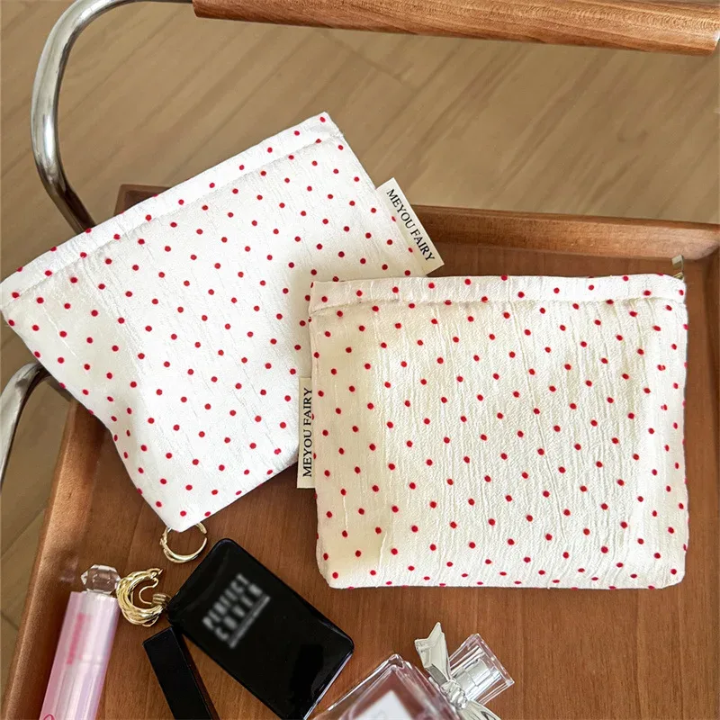 pochette cosmétique rouge à pois froncée, petite trousse de toilette en toile crème pour rouge à lèvres et articles divers, organiseur de voyage portable, cadeau pour fille