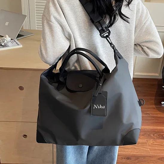 sac de voyage fourre-tout vert imperméable pour femme, grand sac de week-end avec poignée supérieure et sangle réglable pour les vacances et la salle de sport