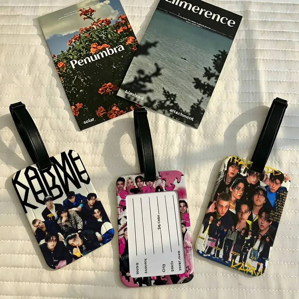 étiquette de bagage en pvc populaire kpop s-stray k-kids avec carte d'information, étiquette anti-perte pour valise, sac à dos, accessoire de voyage