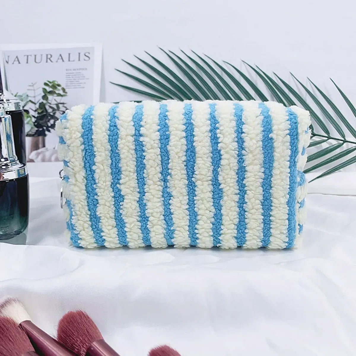 pochette de maquillage personnalisée brodée en seersucker, grande pochette cosmétique rayée matelassée, organiseur de toilette de voyage, cadeau de mariage pour demoiselle d'honneur
