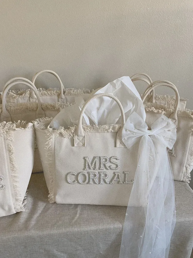 Sac fourre-tout d'été pour la mariée | Fourre-tout de demoiselle d'honneur | Cadeau pour la mariée | Sac lune de miel | Fourre-tout lune de miel avec nom de famille | Mariée personnalisée