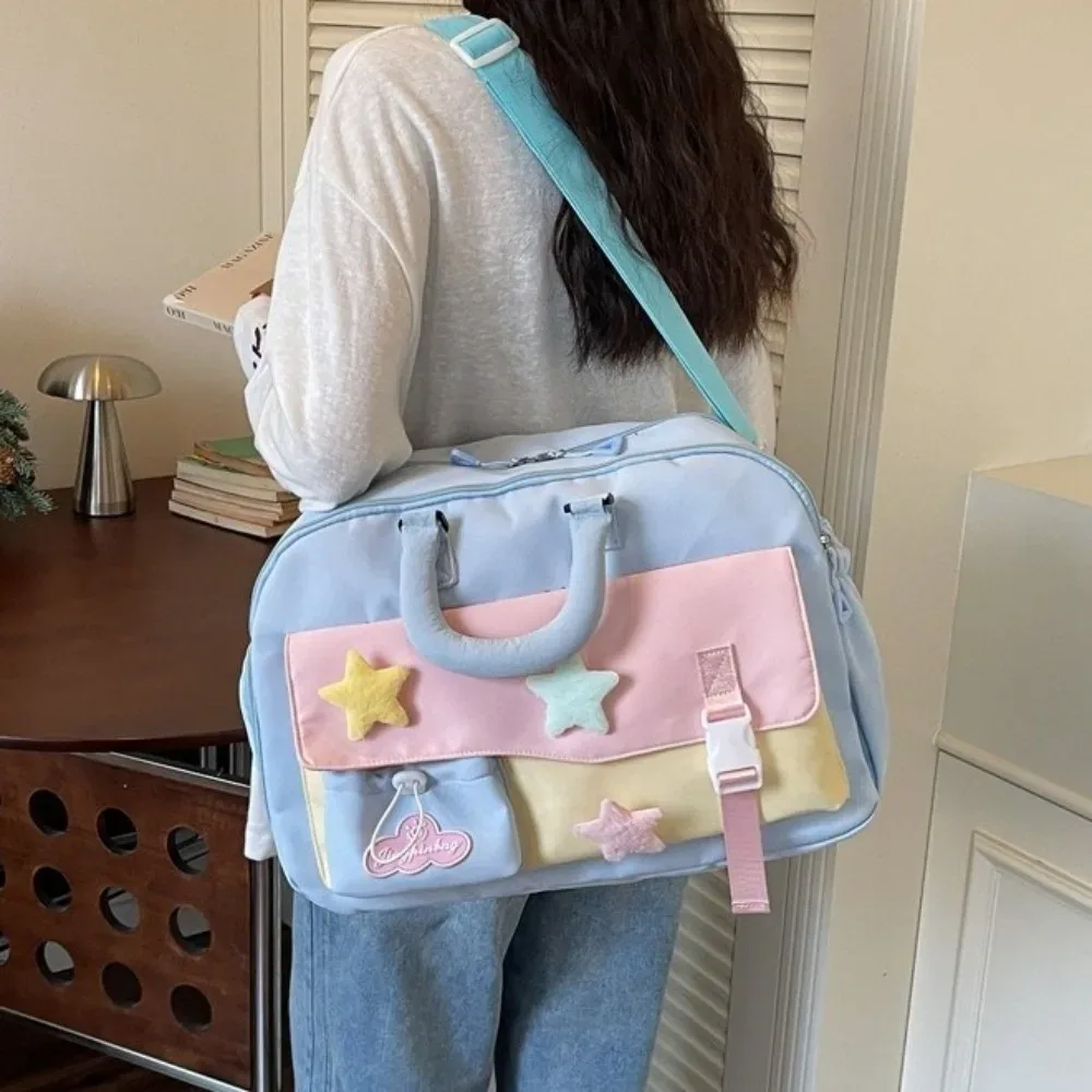sac de voyage de grande capacité, couleur macaron, sac de sport à plusieurs poches, sac à bandoulière en polyester, sac portable pour les courts séjours.