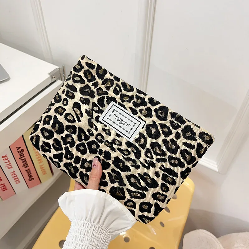 sac cosmétique grande capacité imprimé zèbre et léopard, sac de rangement portable pour soins de la peau et articles de toilette, pochette de voyage minimaliste et polyvalente