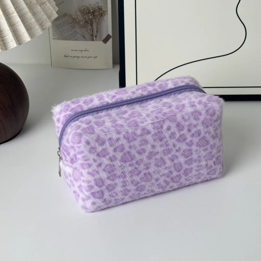 sac à cosmétiques imprimé léopard, sac de rangement compact et portable pour voyage, trousse à cosmétiques unisexe, trousse de toilette tendance en polyester pelucheux