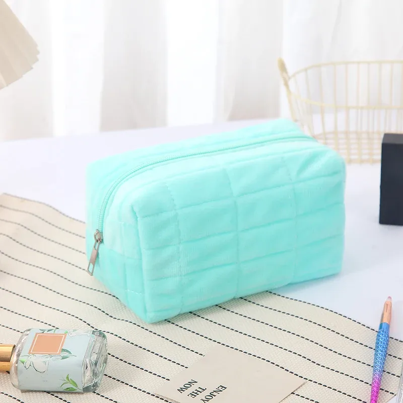 sac de maquillage en peluche mignon pour femmes, petits sacs à cosmétiques portables de voyage, trousse de toilette à fermeture éclair de couleur unie, pochette de lavage, sacs de rangement