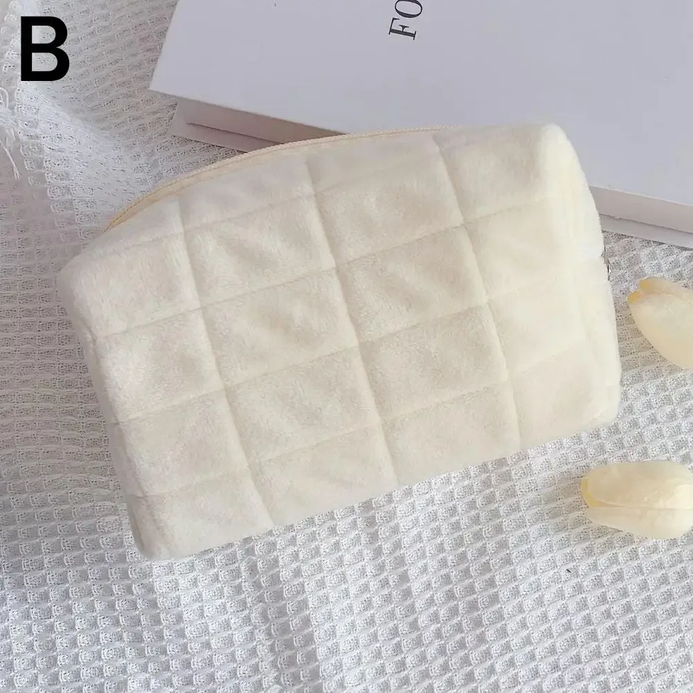 trousse de maquillage en peluche 2025 pour femmes – sac cosmétique portable de voyage, petite trousse de toilette unie avec fermeture éclair, pochette de lavage, sacs de rangement