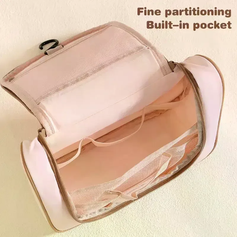 Trousse de Toilette Brodé Motif Dessin Animé avec Crochet de Suspension et Compartiments Séparés – Idéale pour le Quotidien et les Voyages